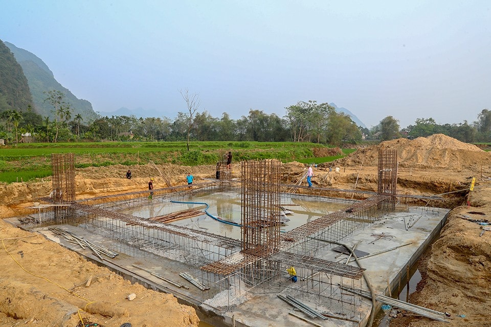 EVN và các nhà thầu tích cực triển khai thi công tại các vị trí móng công trình đường dây 500kV Lào Cai - Vĩnh Yên. Ảnh: Ng.Tuấn