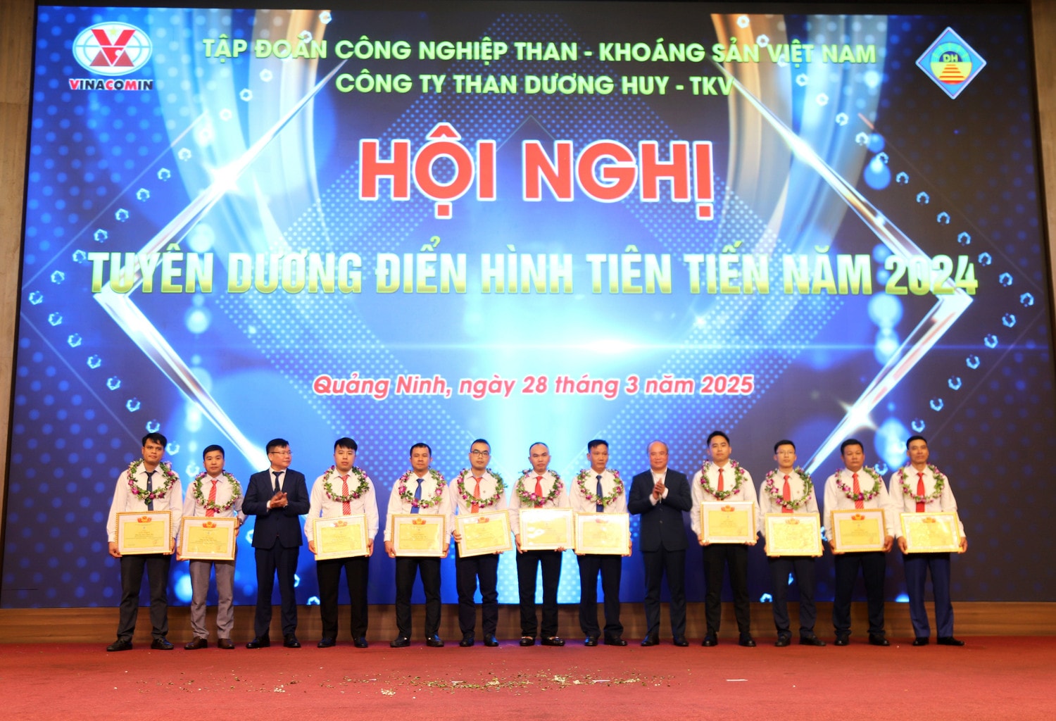 tuyen-duong-cbcnv-xuat-sac-trong-cong-tac-sang-kien-va-phong-chong-con-bao-yagi.jpg