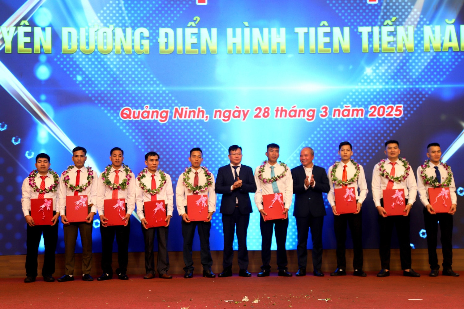 tuyen-duong-cong-nhan-thu-nhap-tren-600-trieu-dong.jpg