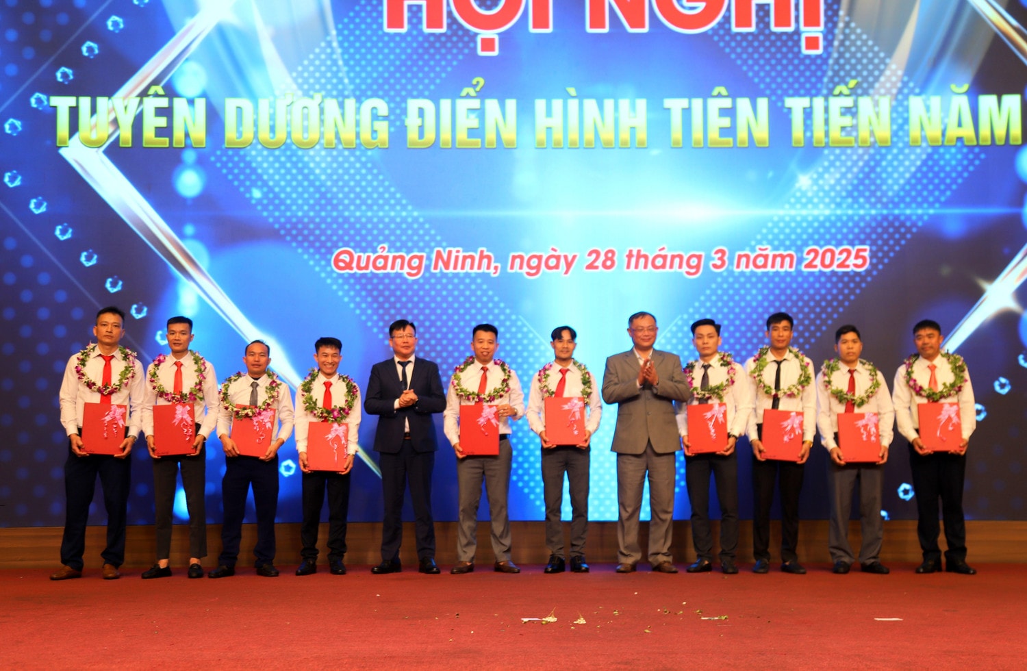 tuyen-duong-top-10-nguoi-lao-dong-xuat-sac-nam-2024.jpg