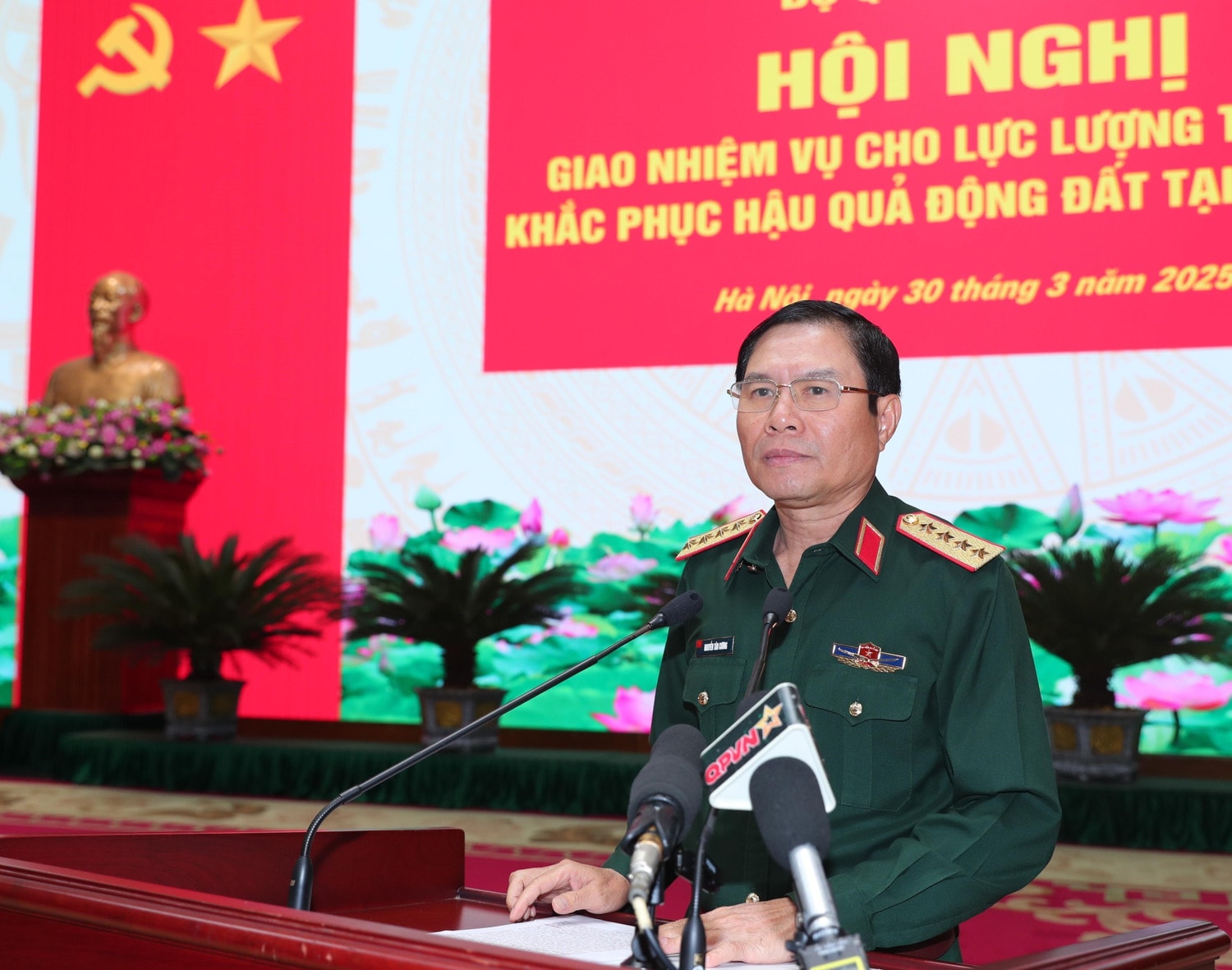 vna-potal-bo-quoc-phong-gap-mat-dong-vien-luc-luong-sang-myanmar-giup-ban-khac-phuc-hau-qua-dong-dat-7943167.jpg