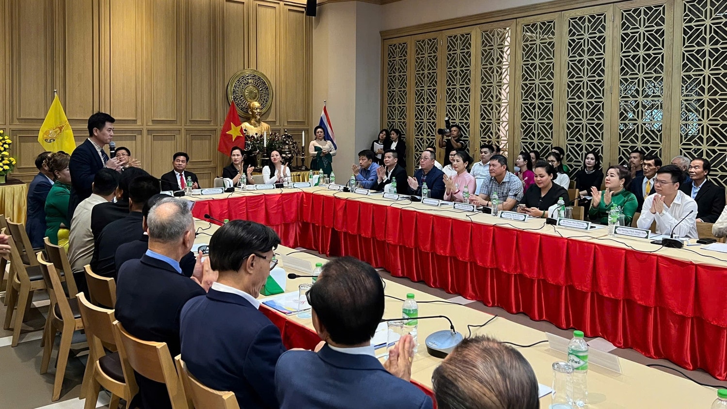 anh-3-tham-du-chuong-trinh-gap-go-giua-doan-cong-tac-dai-bieu-dia-phuong-doanh-nghiep-vn-voi-hoi-doanh-nhan-viet-thai-2.jpg