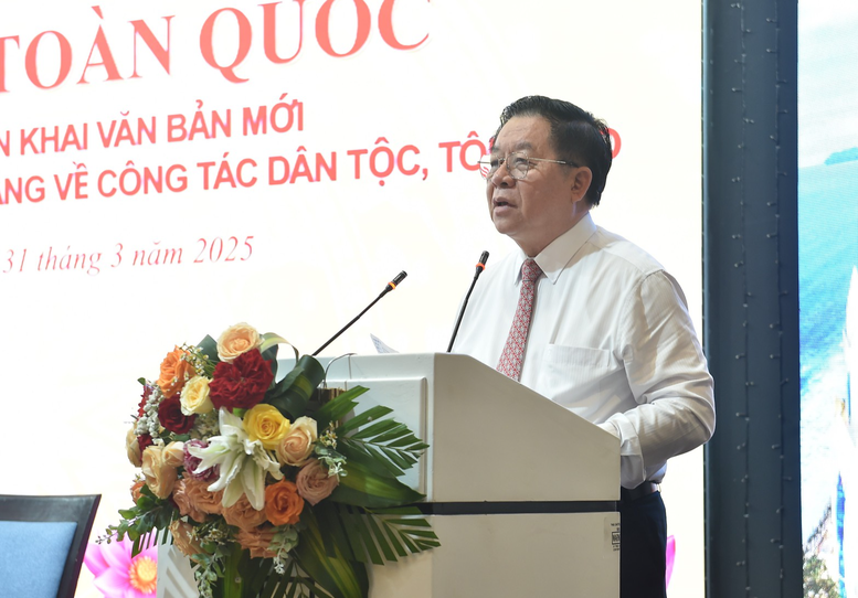 Bí thư Trung ương Đảng, Trưởng Ban Tuyên giáo và Dân vận Trung ương Nguyễn Trọng Nghĩa phát biểu chỉ đạo tại hội nghị. Ảnh: VGP/Giang Thanh