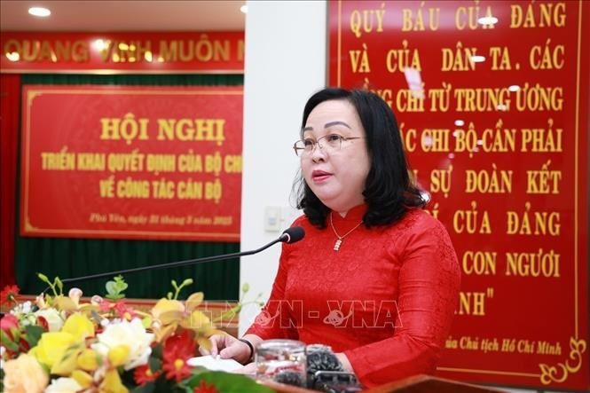 Bí thư Tỉnh ủy, Chủ tịch HĐND tỉnh Phú Yên Cao Thị Hòa An phát biểu nhận nhiệm vụ.