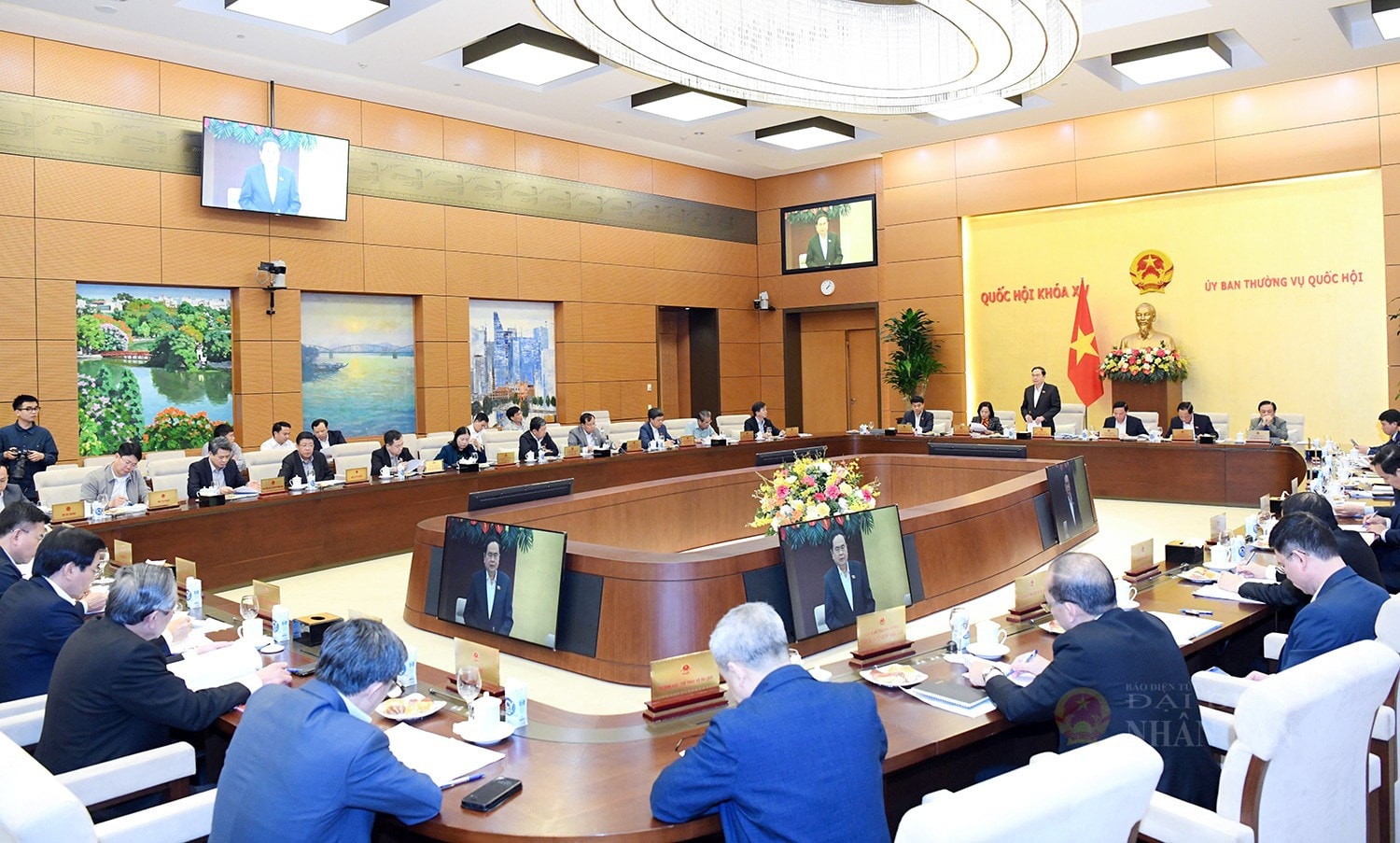 Quang cảnh phiên họp. Ảnh: Lâm Hiển