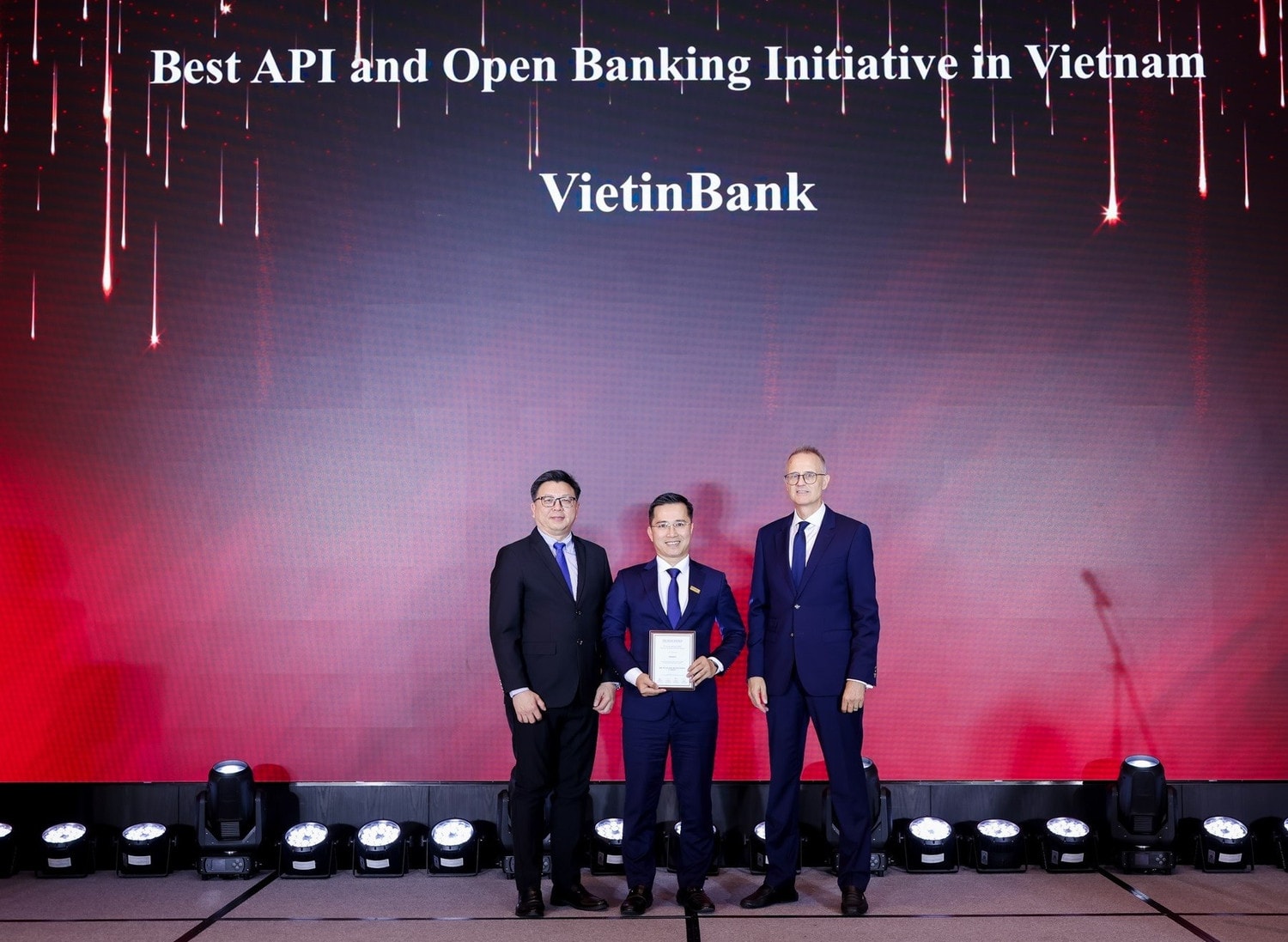 giai-thuong-sang-kien-api-va-ngan-hang-mo-dot-pha-nhat-vietnam.jpg