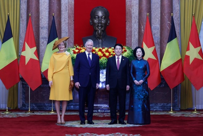 Vietnamese State President Luong Cuong (second, right), his pouse Nguyen Thi Minh Nguyet, and Belgian King Philippe and Queen Mathilde pose for a photo. (Photo: VNA) Vietnamese State President Luong Cuong (second, right), his pouse Nguyen Thi Minh Nguyet, and Belgian King Philippe and Queen Mathilde pose for a photo. (Photo: VNA)