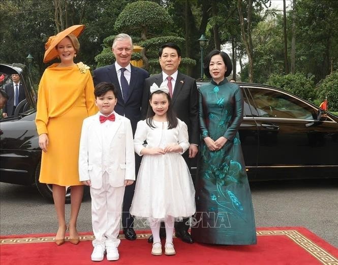Chủ tịch nước Lương Cường và Phu nhân đón Nhà vua Vương quốc Bỉ Philippe và Hoàng hậu. Ảnh: Lâm Khánh/TTXVN