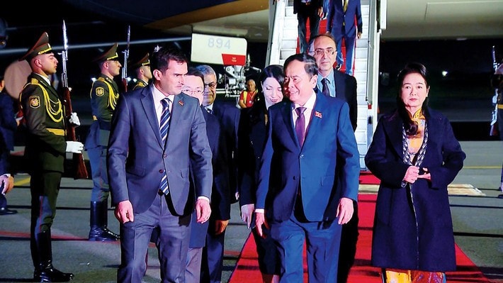 Vice President of the Armenian NA Hakob Arshakyan welcomed the delegationZvartnots International Airport. Photo: Duc Thuan z6464698810517-91ae4b4aecc660641dcdc049c3f9b44a.jpg