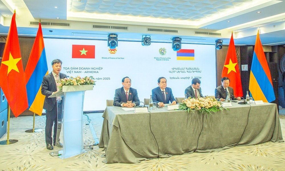 National Assembly Chairman Tran Thanh Man attended to the Vietnam - Armenia Business Forum in Yerevan on April 2. (Photo: VNA) img-8991.jpg