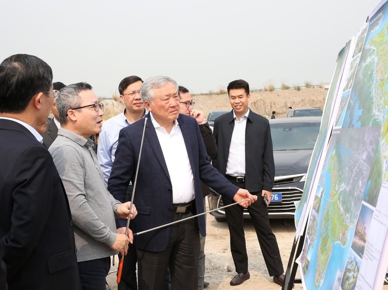 Phó Thủ tướng kiểm tra dự án Khu đô thị phức hợp Hạ Long Xanh tại thành phố Hạ Long .Ảnh: VGP/Nguyễn Hoàng
