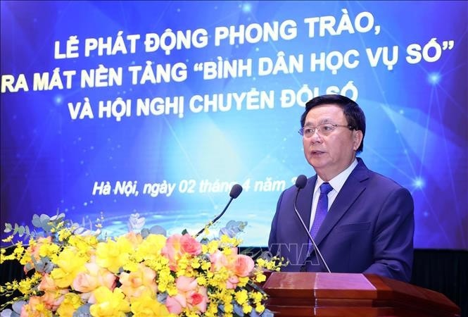 Giám đốc Học viện Chính trị quốc gia Hồ Chí Minh, Chủ tịch Hội đồng Lý luận Trung ương Nguyễn Xuân Thắng phát biểu chỉ đạo Hội nghị và phát động phong trào “Bình dân học vụ số". Ảnh: Văn Điệp/TTXVN