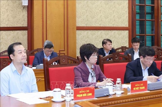 Thành viên Tiểu ban dự cuộc họp. Ảnh: Phương Hoa/TTXVN