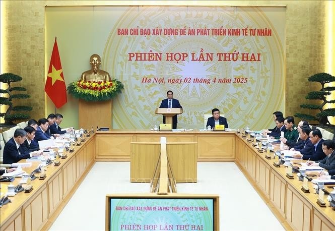 Thủ tướng Phạm Minh Chính chủ trì phiên họp lần thứ hai của Ban Chỉ đạo xây dựng đề án phát triển kinh tế tư nhân. Ảnh: Dương Giang/TTXVN