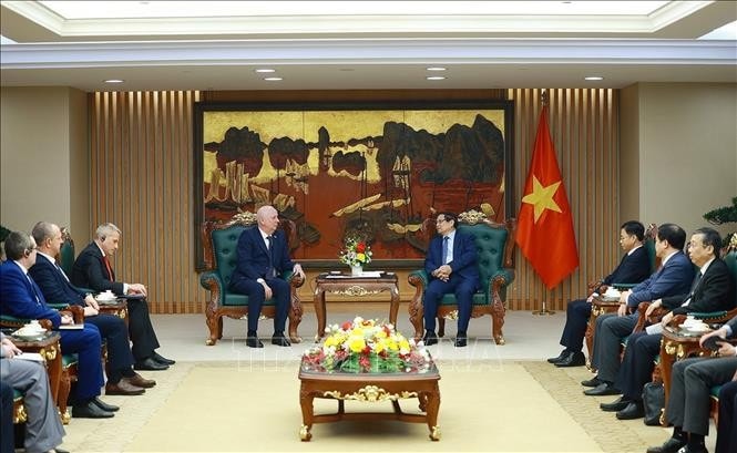 Thủ tướng Phạm Minh Chính tiếp Phó Thủ tướng Cộng hòa Belarus Anatoly Sivak. Ảnh: Dương Giang/TTXVN