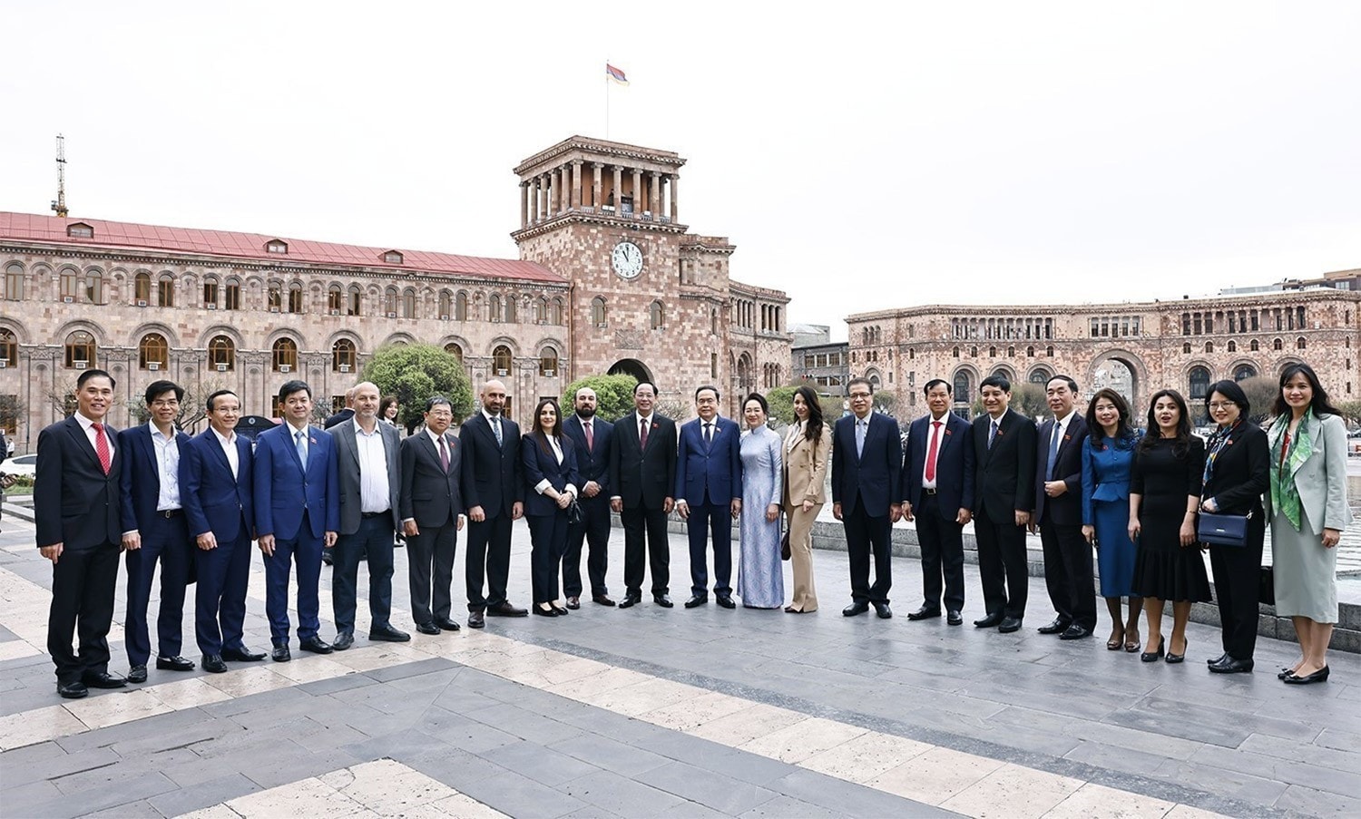Chủ tịch Quốc hội Trần Thanh Mẫn và Phu nhân tham quan Bảo tàng Lịch sử Quốc gia Armenia