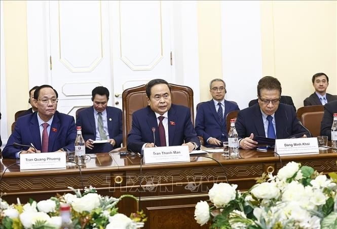 vna-potal-chu-tich-quoc-hoi-tran-thanh-man-hoi-dam-voi-chu-tich-quoc-hoi-armenia-alen-simonyan-stand-3.jpg