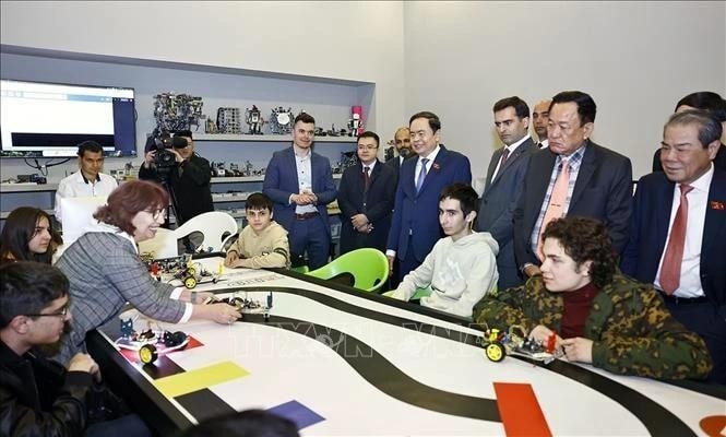 National Assembly Chairman Tran Thanh Man and the Vietnamese NA delegation visit TUMO Centre for Creative Technologies (Photo: VNA) tran-thanh-man-1.jpg