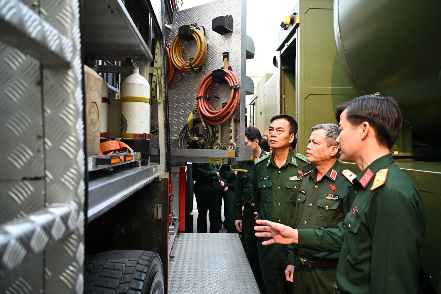 Đoàn khảo sát của Ủy ban Quốc phòng, An ninh và Đối ngoại khảo sát thực tế tại Tiểu đoàn Công binh vật cản 93