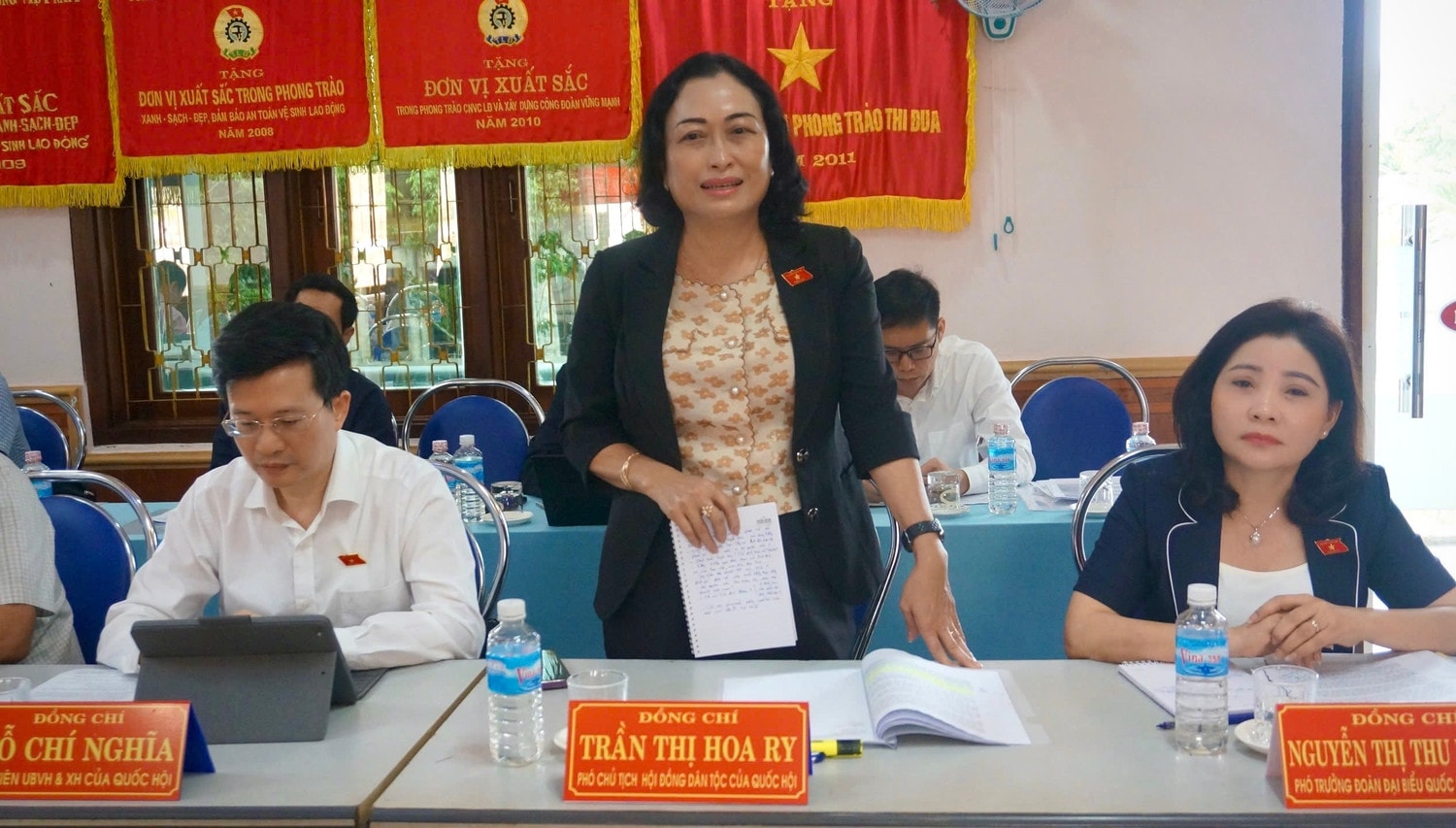 Phó Chủ tịch Hội đồng Dân tộc Trần Thị Hoa Ry phát biểu