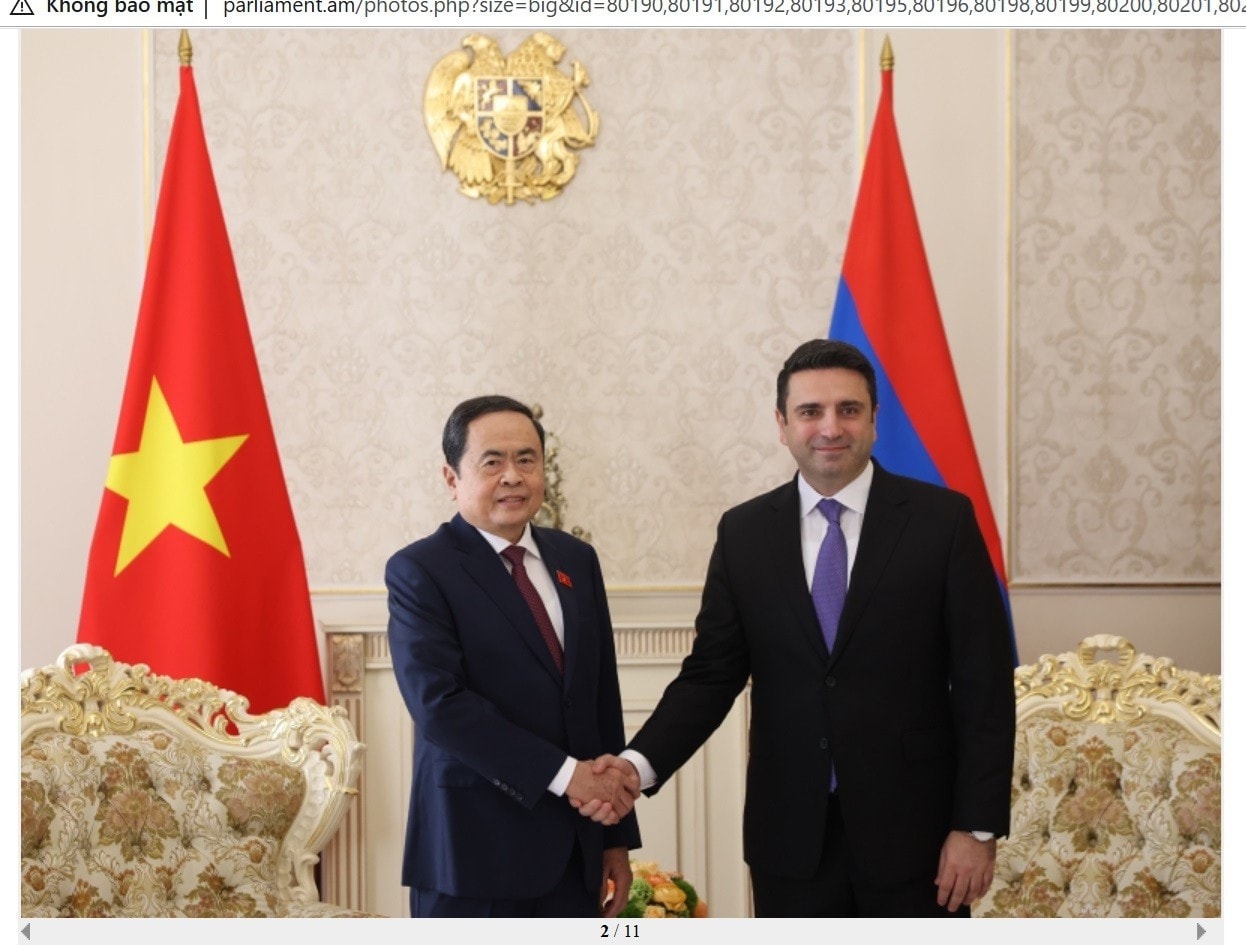 Ảnh bắt tay giữa Chủ tịch Quốc hội Trần Thanh Mẫn và Chủ tịch Quốc hội Cộng hòa Armenia Alen Simonyan trên trang web của Quốc hội Armenia