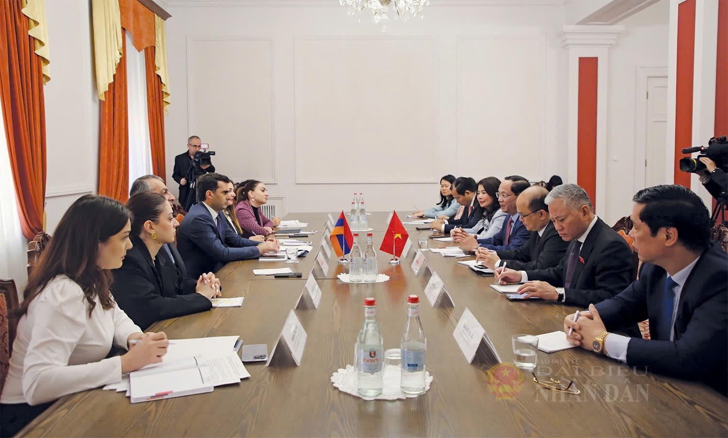 Quang cảnh cuộc làm việc