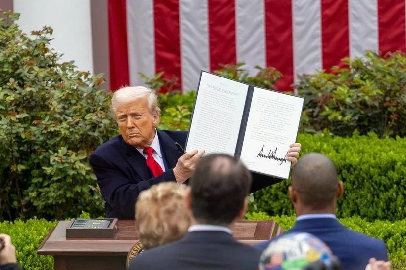 Photo: Reuters trump-signs-reciprocal-tariff-executive-order.jpg