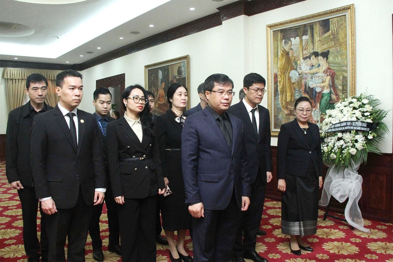 Phó Chủ nhiệm Văn phòng Quốc hội Nguyễn Mạnh Hùng viếng đồng chí Khamtay Siphandone
