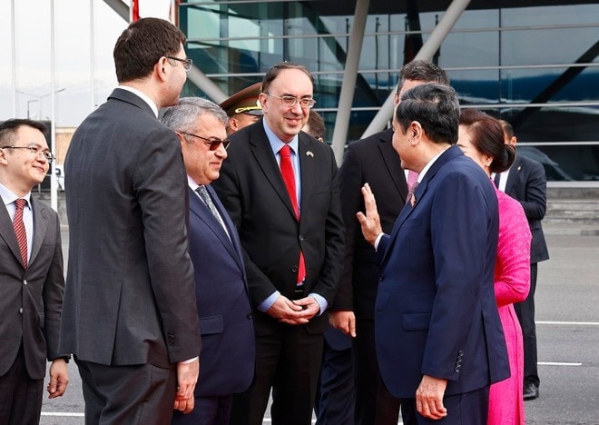 The farewell ceremony for NA Chairman Tran Thanh Man and his spouse Nguyen Thi Thanh Nga at the Zvartnots International Airport. (Photo: VNA) The farewell ceremony for NA Chairman Tran Thanh Man and his spouse Nguyen Thi Thanh Nga at the Zvartnots International Airport. (Photo: VNA)