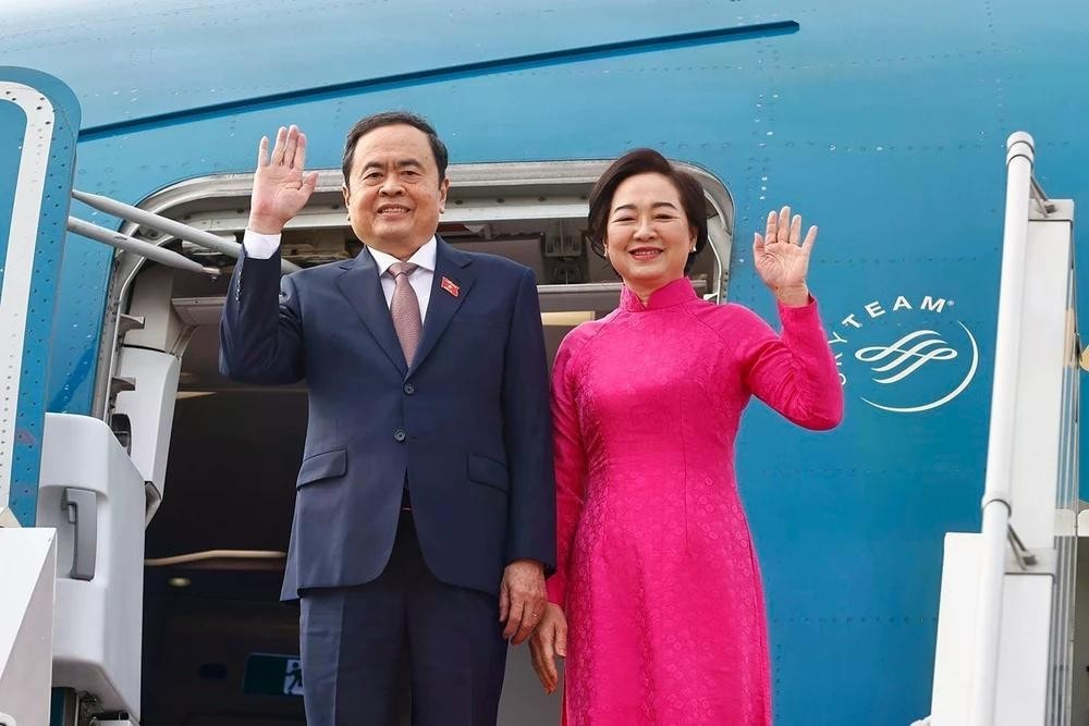 National Assembly Chairman Tran Thanh Man and his spouse Nguyen Thi Thanh Nga leave Armenia for Uzbekistan to attend the 150th Assembly of the Inter-Parliamentary Union (IPU-150) and pay an official visit to the country. (Photo: VNA) img-9154.jpg