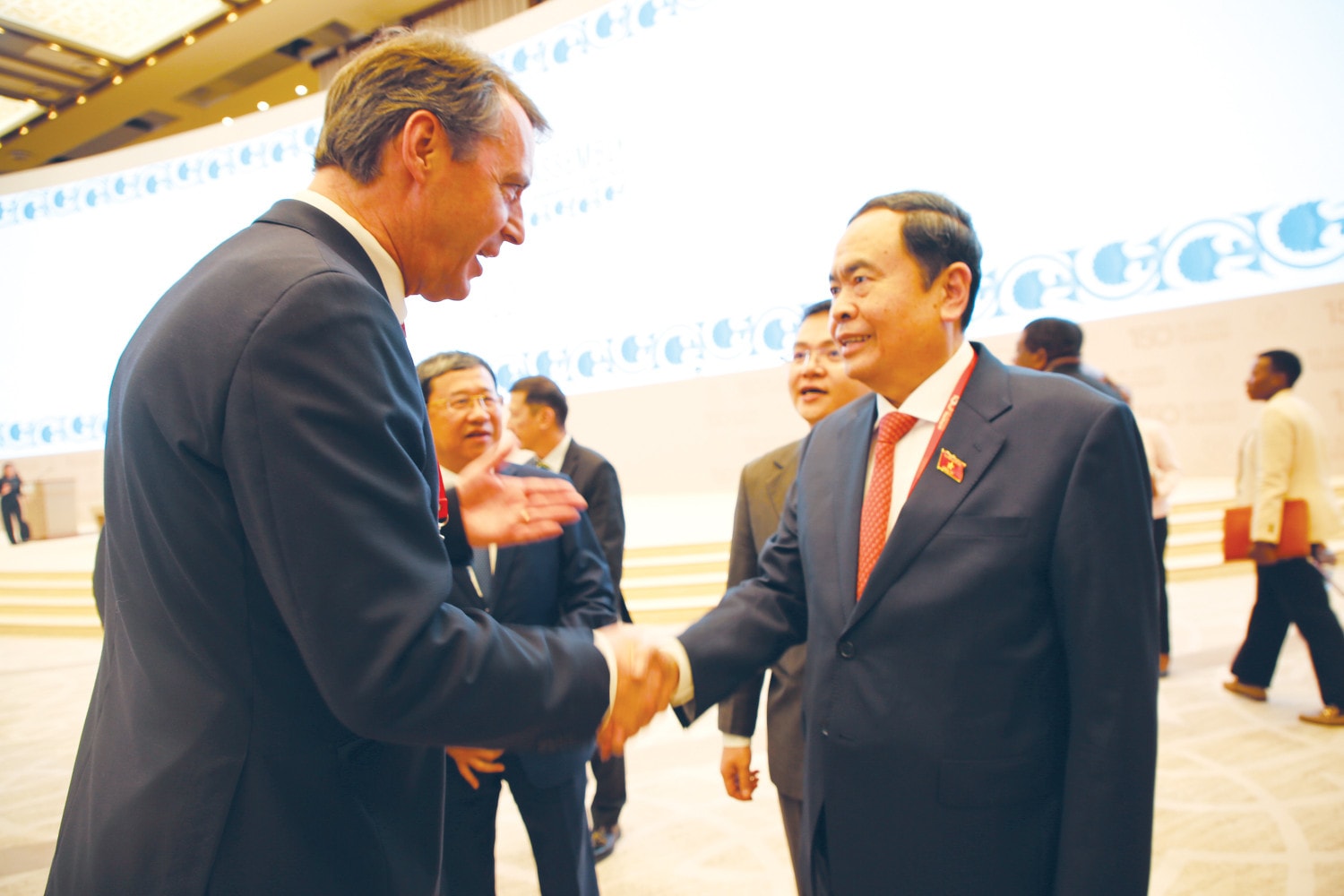 Chủ tịch Quốc hội Trần Thanh Mẫn gặp gỡ Chủ tịch Thượng viện Bỉ Vincent Blondel - Trưởng đoàn đại biểu Nghị viện Bỉ, bên lề Lễ khai mạc Đại hội đồng IPU-150. Ảnh: L. Giang
