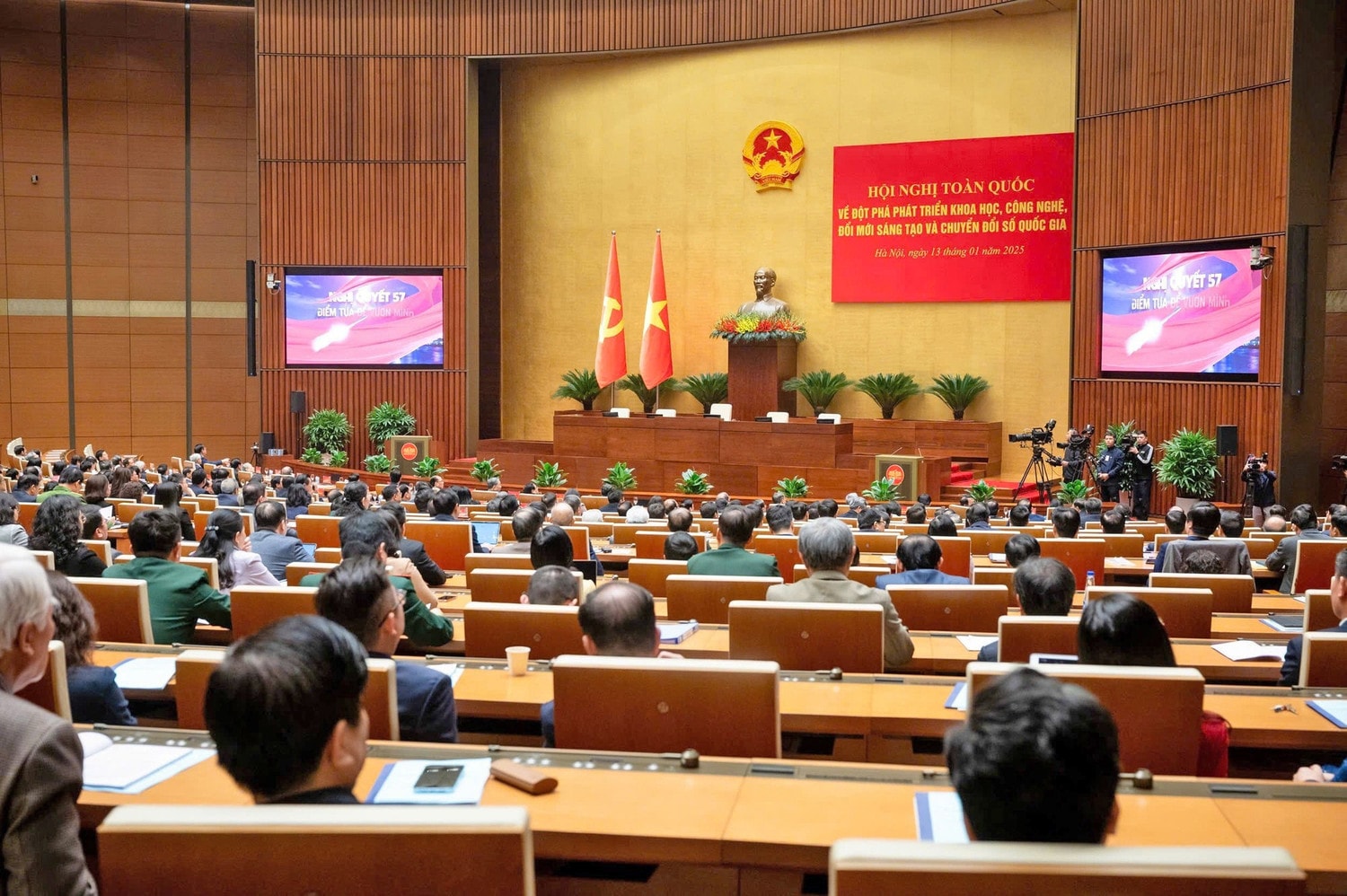 Quang cảnh Hội nghị toàn quốc về đột phá phát triển khoa học, công nghệ, đổi mới, sáng tạo và chuyển đổi số quốc gia, ngày 13.1.2025. Ảnh: Hồ Long