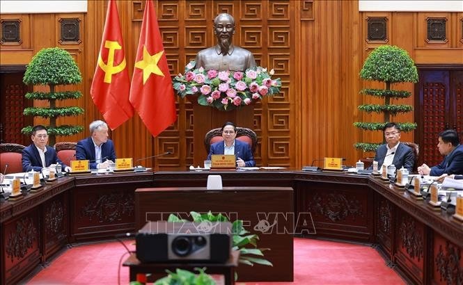 Thủ tướng Phạm Minh Chính chủ trì cuộc họp về việc Hoa Kỳ áp mức thuế đối ứng lên hàng hóa nhập khẩu từ Việt Nam. Ảnh: Dương Giang/TTXVN