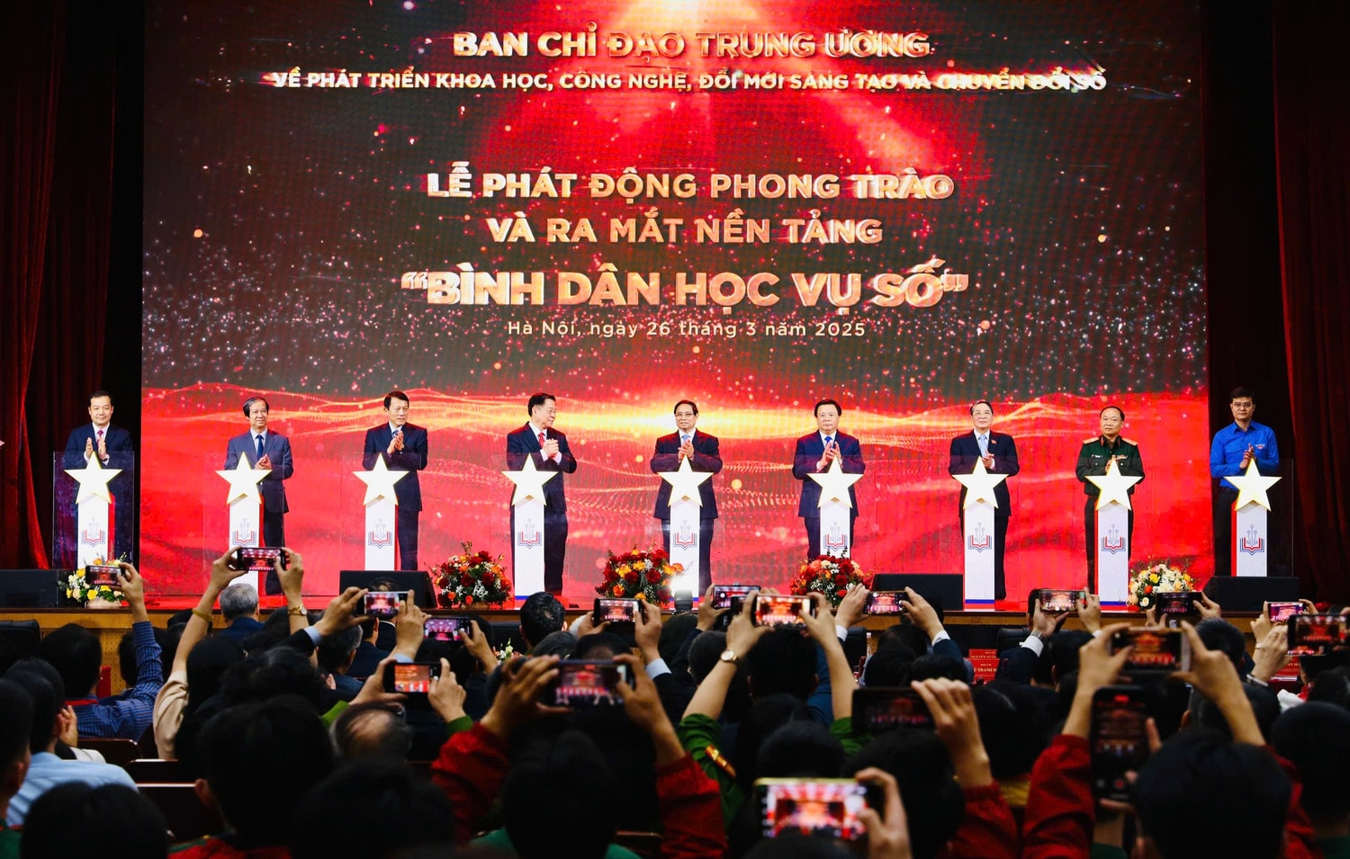 Thủ tướng Phạm Minh Chính và các lãnh đạo Đảng, Nhà nước phát động phong trào và ra mắt nền tảng “Bình dân học vụ số”