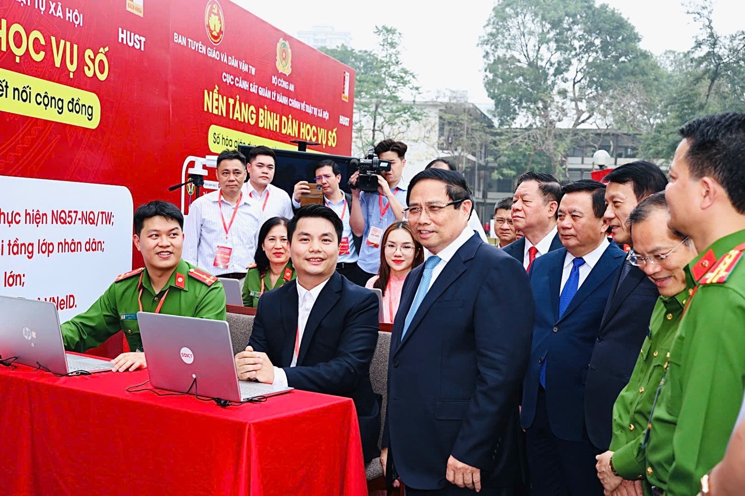 Phong trào "Bình dân học vụ số” cần được triển khai sâu rộng, mạnh mẽ