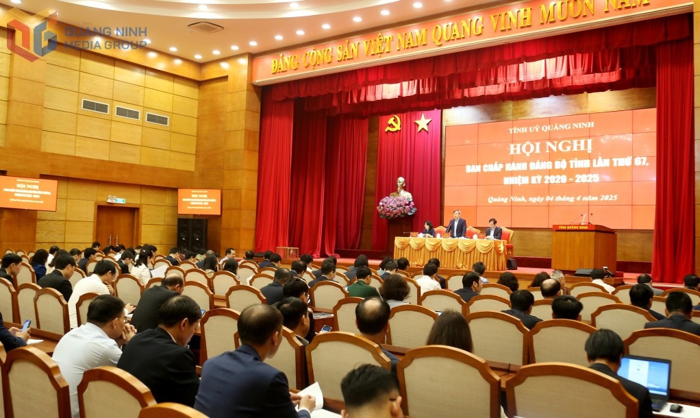 Toàn cảnh Hội nghị lần thứ 67, Ban Chấp hành Đảng bộ tỉnh Quảng Ninh Khóa XV. Ảnh: Q.M.G