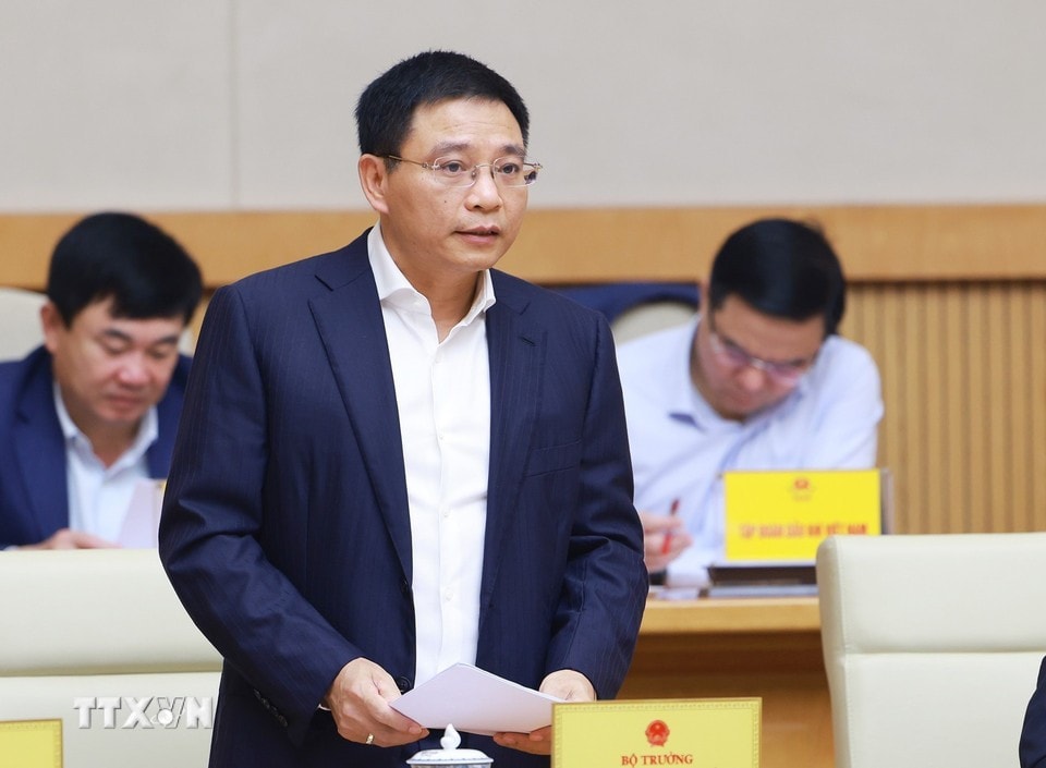 Bộ trưởng Bộ Tài chính Nguyễn Văn Thắng báo cáo tình phát triển kinh tế-xã hội tháng 3 và quý I .2025. Ảnh: Dương Giang/TTXVN