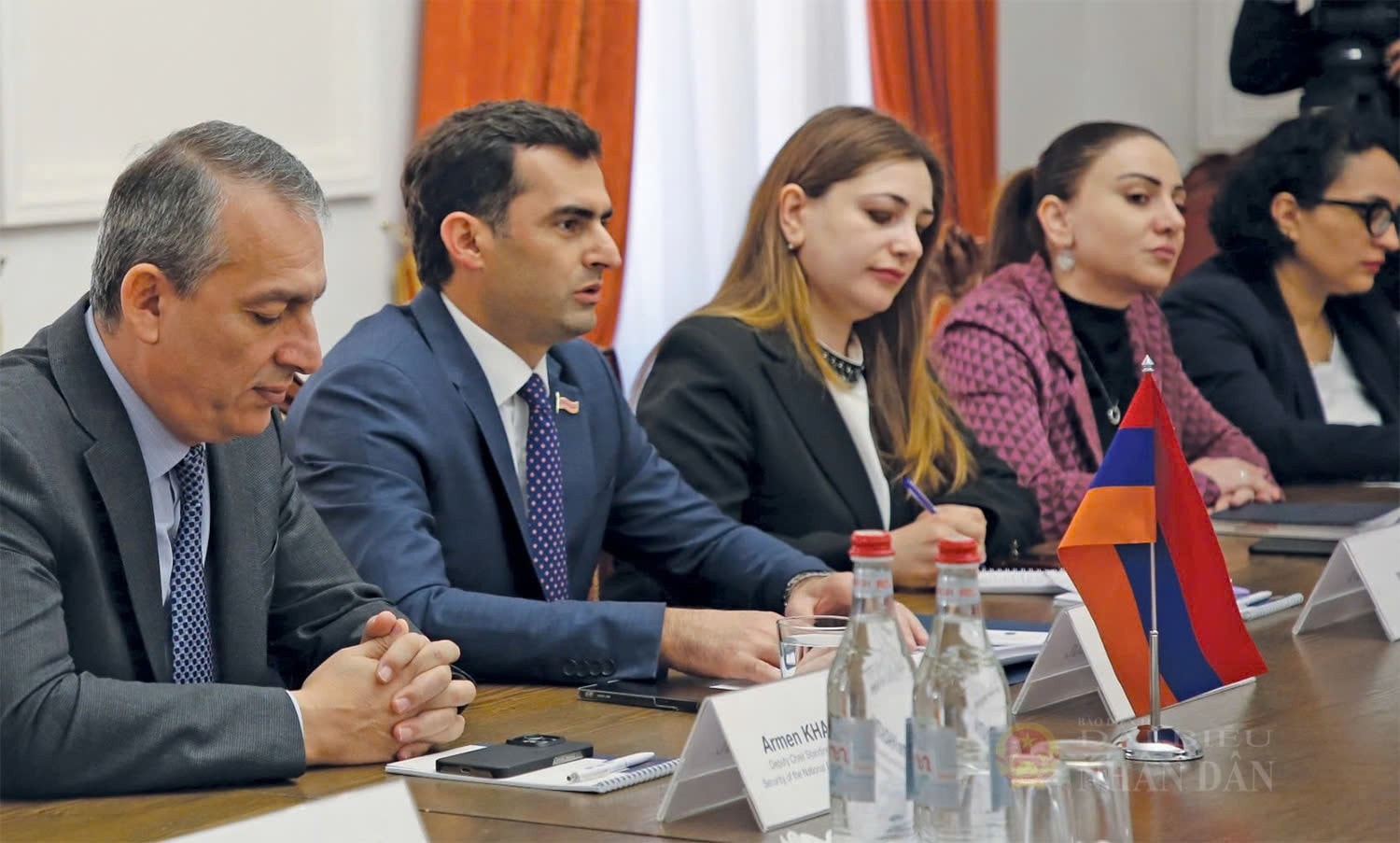 Phó Chủ tịch thứ nhất Quốc hội Armenia Hakob Arshakyan phát biểu tại cuộc làm việc với Phó Chủ tịch Quốc hội, Thượng tướng Trần Quang Phương. Ảnh: Lam Giang