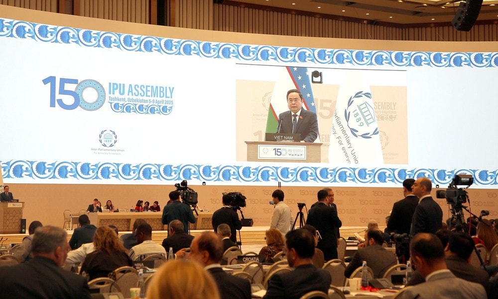 National Assembly Chairman speaks at a high-level segment of the general debate of the 150th Assembly of the Inter-Parliamentary Union (IPU-150) in Tashkent, Uzbekistan, on April 6 morning. (Photo: Lam Giang) img-9194.jpg