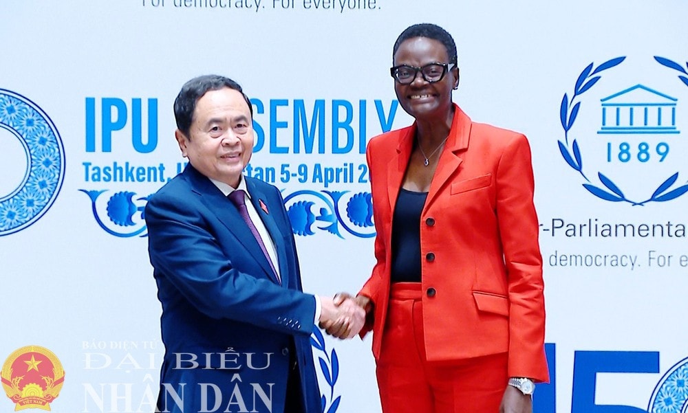 National Assembly Chairman Tran Thanh Man (left) meets with Inter-Parliamentary Union (IPU) President Tulia Ackson in Tashkent, Uzbekistan, on April 6. (Photo: Lam Giang) img-9201.jpg