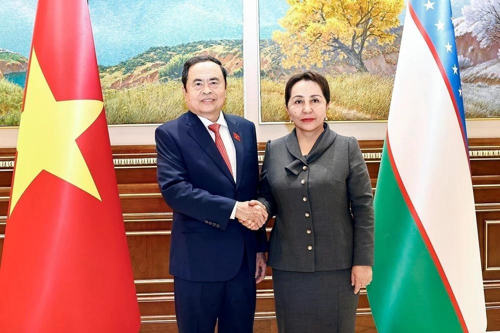 President of the Senate of Uzbekistan Tanzila Narbaeva (R) chairs a welcome ceremony for and holds talks with visiting National Assembly Chairman Tran Thanh Man. (Photo: VNA) img-9156.jpg