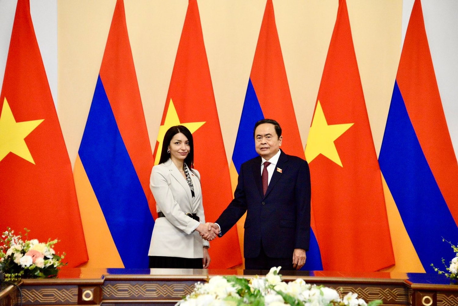 Chủ tịch Quốc hội Trần Thanh Mẫn tiếp Chủ tịch Nhóm nghị sỹ hữu nghị Armenia - Việt Nam Hasmik Hakobyan