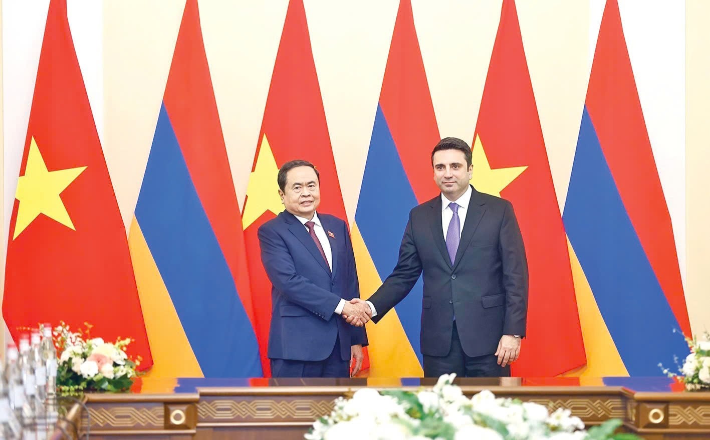 Chủ tịch Quốc hội Trần Thanh Mẫn hội đàm với Chủ tịch Quốc hội Armenia Alen Simonyan. Ảnh: Doãn Tấn – TTXVN
