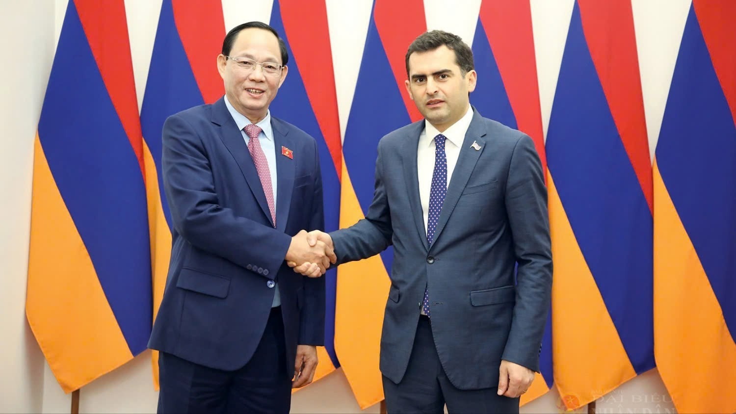 Phó Chủ tịch Quốc hội Trần Quang Phương và Phó Chủ tịch thứ nhất Quốc hội Armenia Hakob Arshakyan. Ảnh: Lam Giang