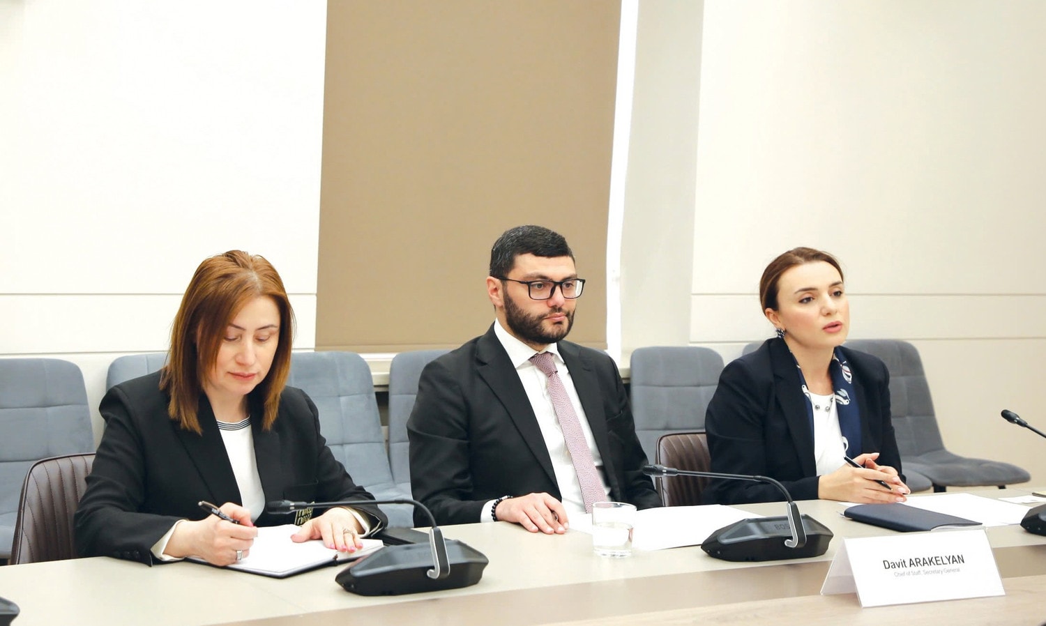 Phát biểu tại cuộc làm việc, Tổng Thư ký Quốc hội Armenia bày tỏ mong muốn tăng cường hợp tác với Văn phòng Quốc hội Việt Nam, trao đổi kinh nghiệm trong lĩnh vực chuyển đổi số, Quốc hội số, ứng dụng công nghệ, AI… vào các hoạt động của Quốc hội. Ảnh: Lam Giang