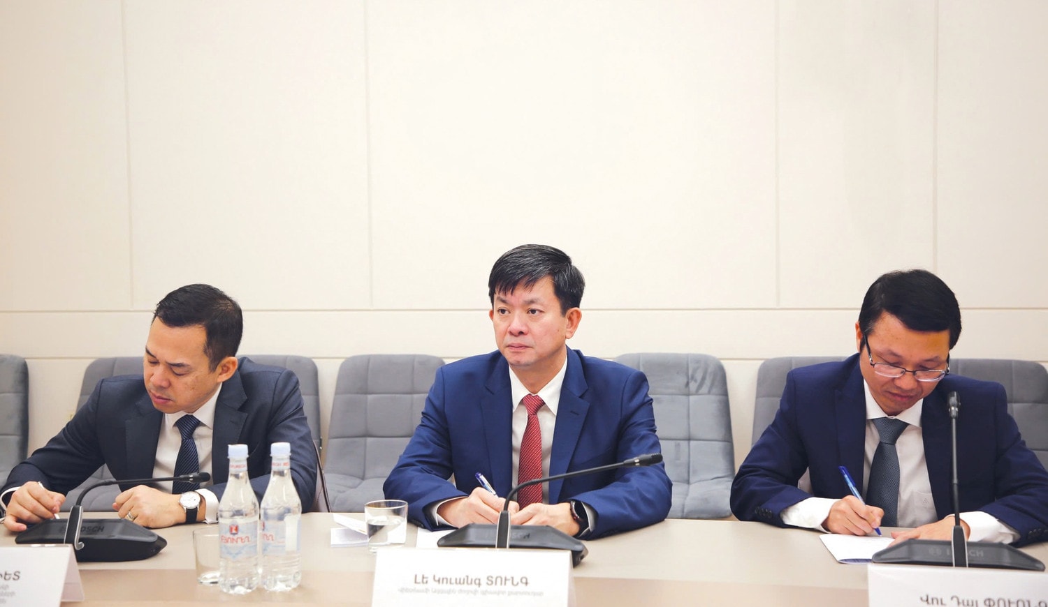 Phát biểu tại cuộc làm việc, Tổng Thư ký Quốc hội Lê Quang Tùng nêu rõ, việc ứng dụng công nghệ thông tin, trong đó có chuyển đổi số, ứng dụng AI... là một trong những ưu tiên của Quốc hội Việt Nam hiện nay. Ảnh: Lam Giang
