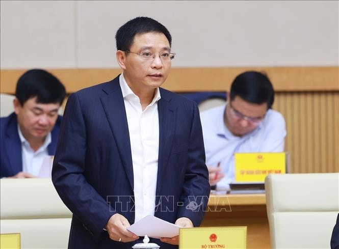 Bộ trưởng Bộ Tài chính Nguyễn Văn Thắng báo cáo tình phát triển kinh tế-xã hội tháng 3 và quý I.2025. Ảnh: Dương Giang/TTXVN