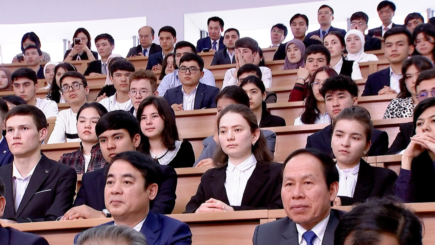 Các đại biểu tham dự cuộc gặp mặt