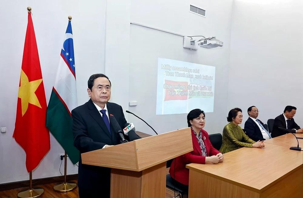 National Assembly Chairman Tran Thanh Man speaks at the meeting with students of the TSUOS. (Photo: Lam Giang) img-9262.jpg