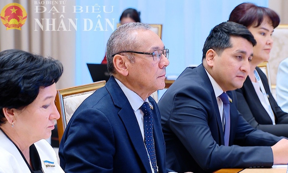 Ulugbek Inoyatov, Chairman of the Central Council of the People’s Democratic Party of Uzbekistan speaks at the reception. (Photo: Lam Giang) img-9333.jpg